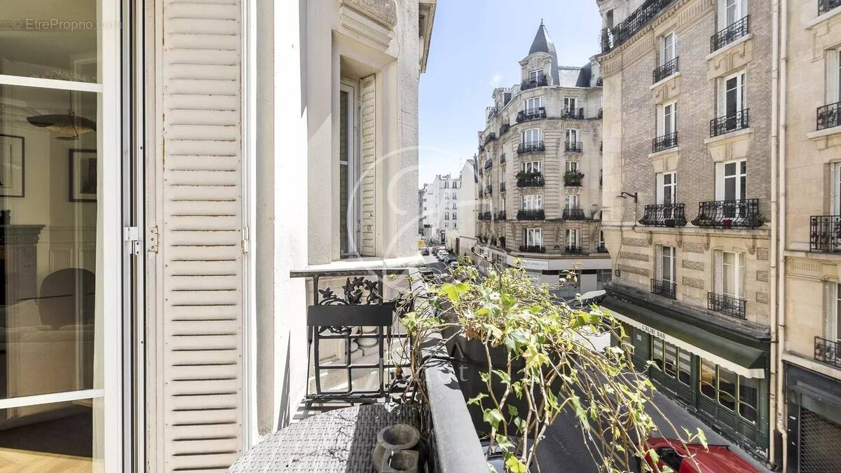 Appartement à PARIS-18E