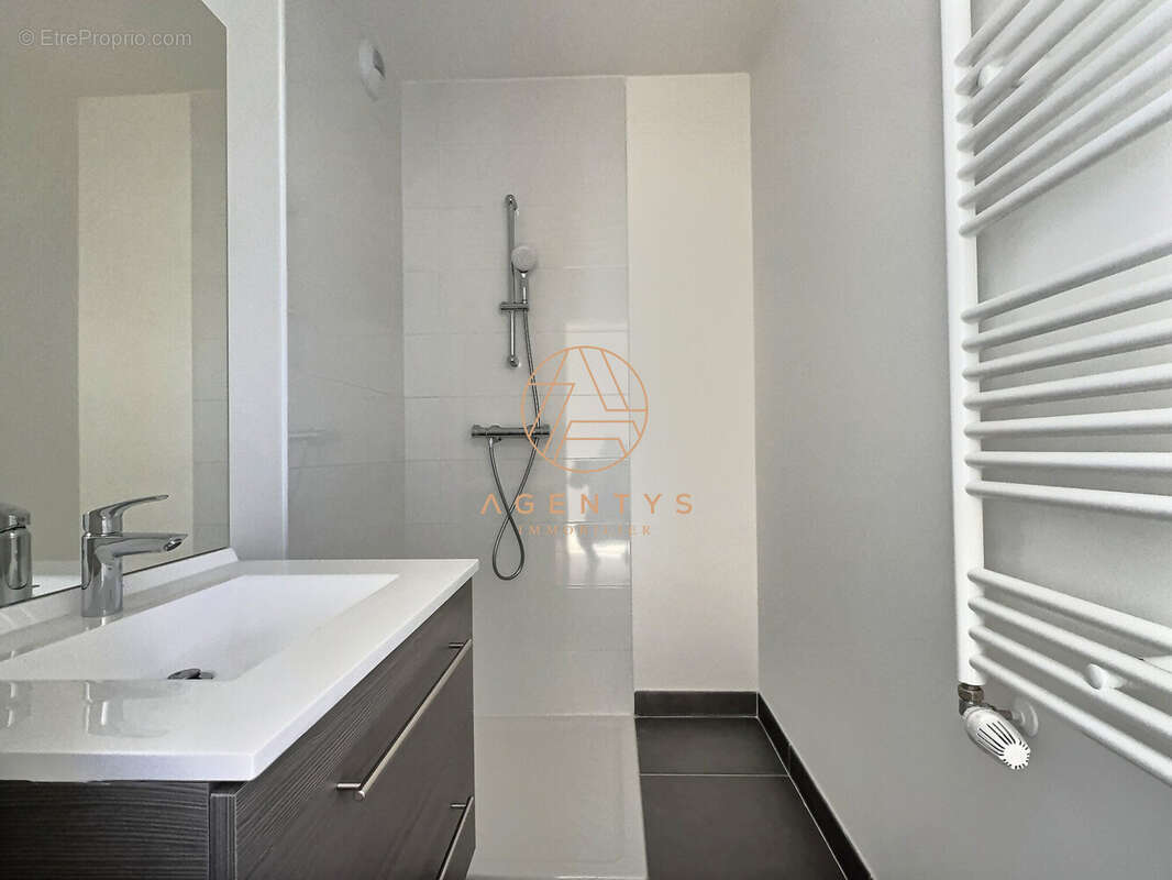Appartement à SAINT-MAUR-DES-FOSSES