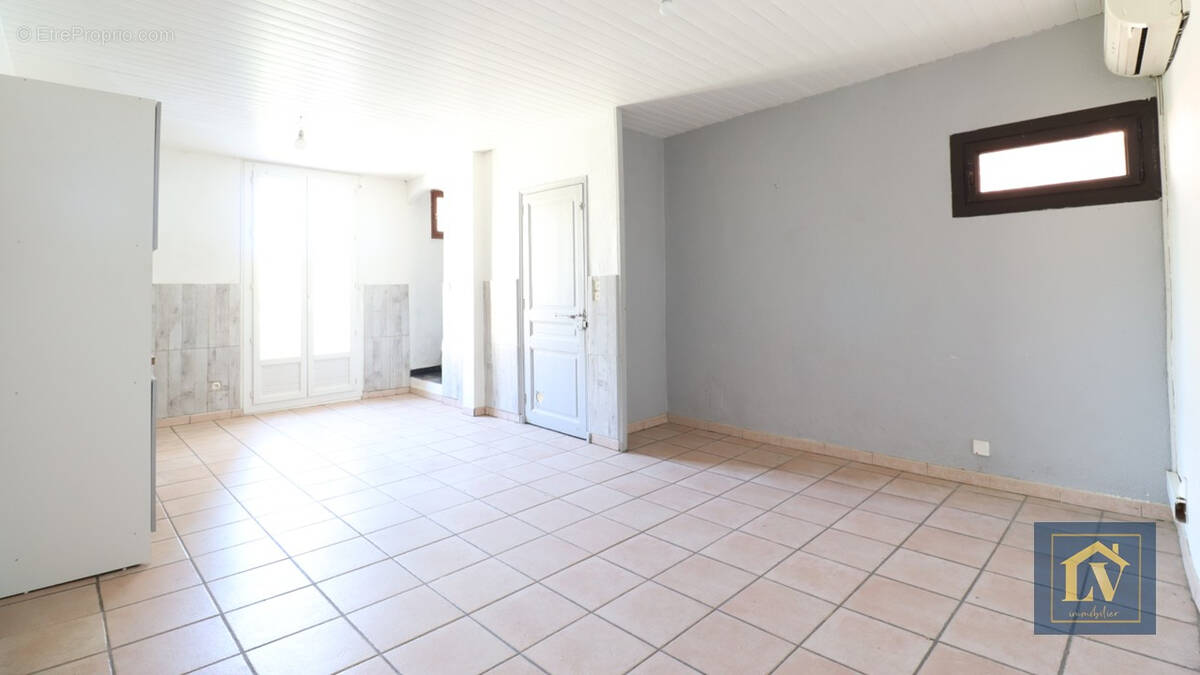 Maison à PEZILLA-LA-RIVIERE