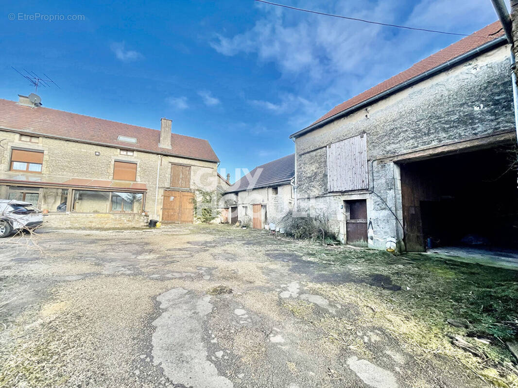 Maison à TROUHAUT