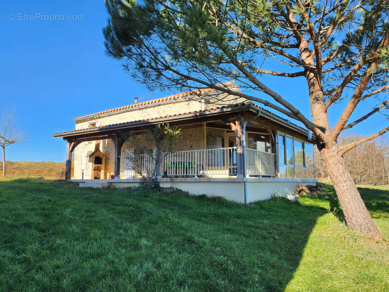 Maison à BLANQUEFORT-SUR-BRIOLANCE