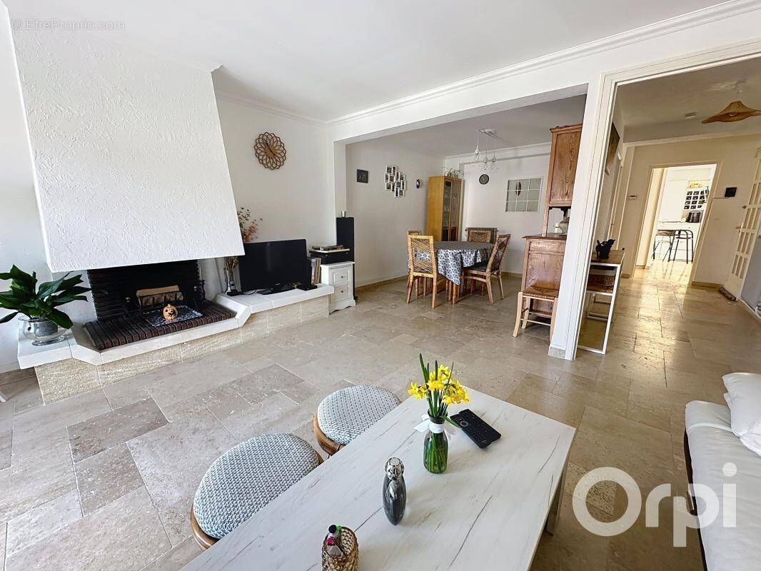 Appartement à VILLENEUVE-LOUBET