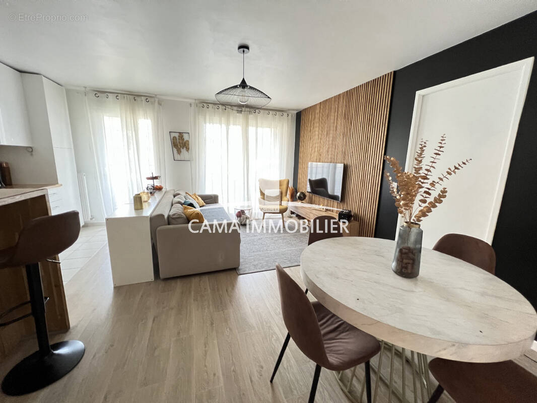 Appartement à FONTENAY-LE-FLEURY