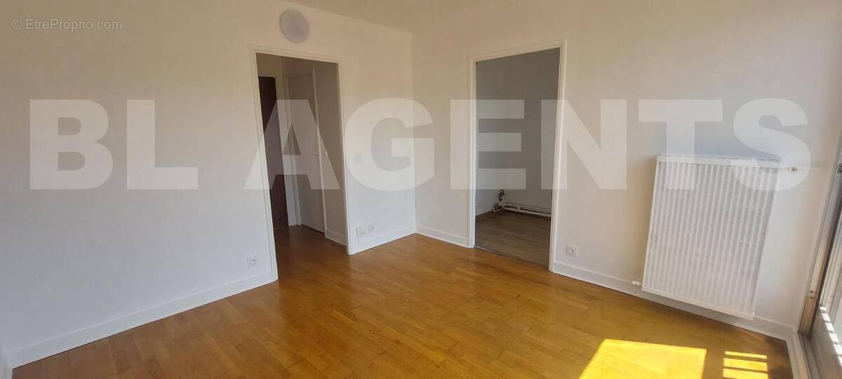 pièce de vie 1 Perr - Appartement à LE PRE-SAINT-GERVAIS