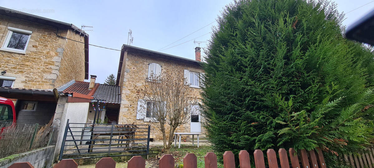 Maison à JUJURIEUX