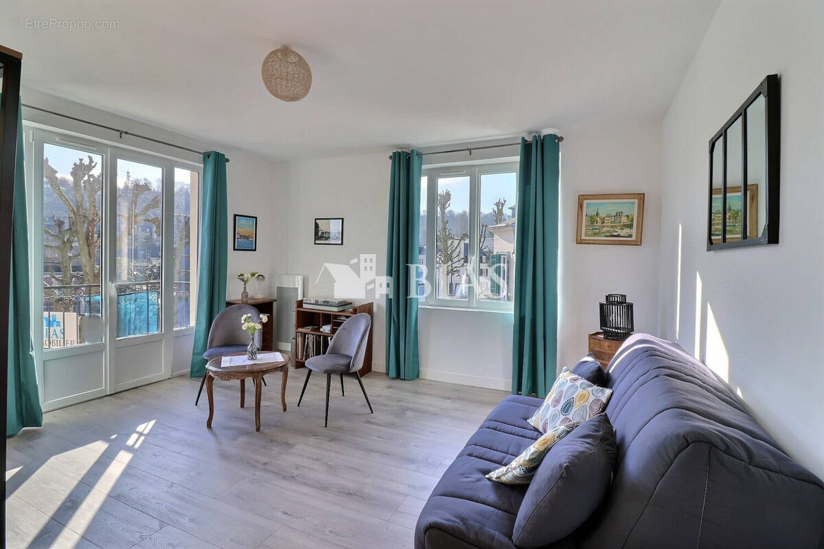 Salle d&#039;eau WC - Appartement à HONFLEUR