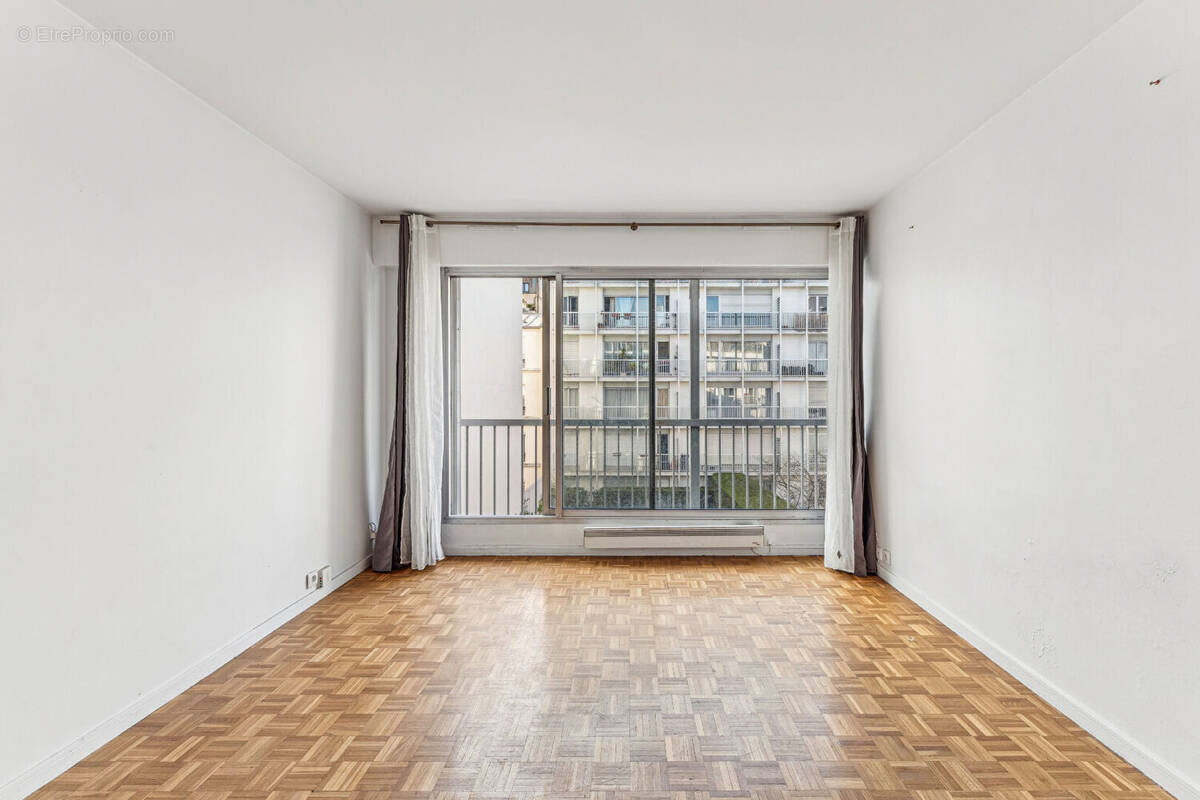 Appartement à PARIS-15E