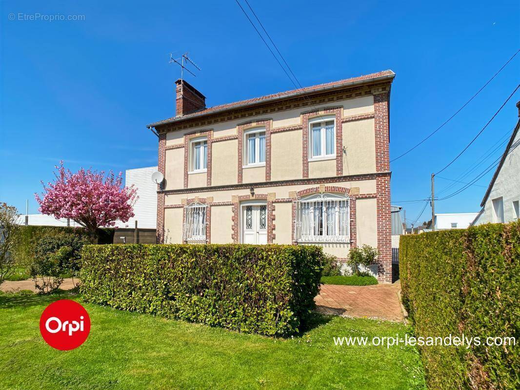 Maison à CHARLEVAL