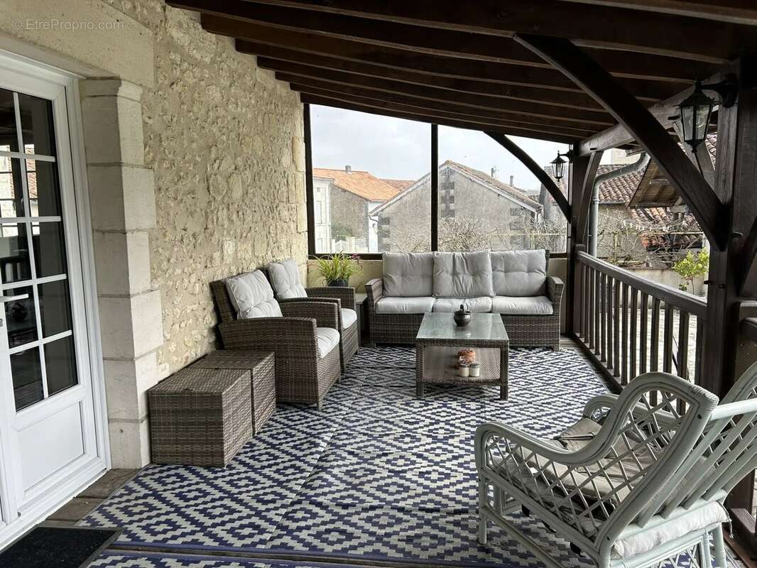 Maison à AUBETERRE-SUR-DRONNE