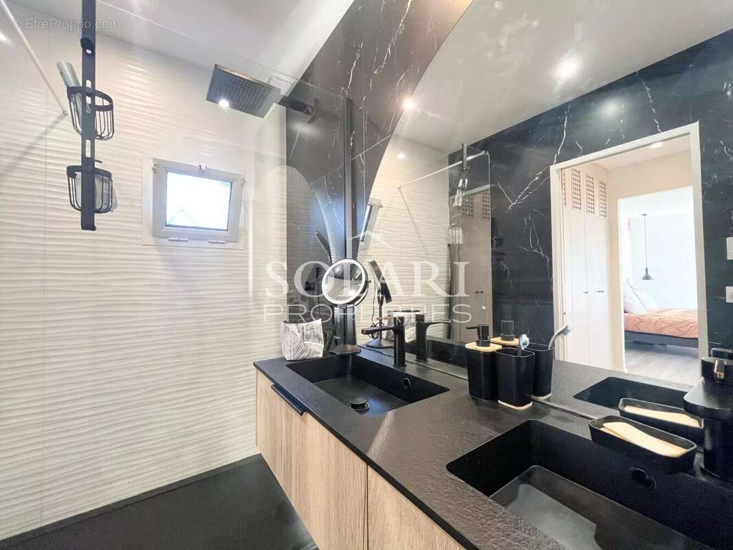 Appartement à MANDELIEU-LA-NAPOULE
