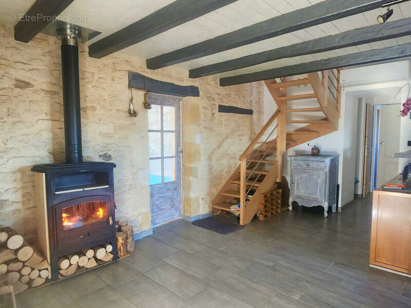 Maison à BLANQUEFORT-SUR-BRIOLANCE