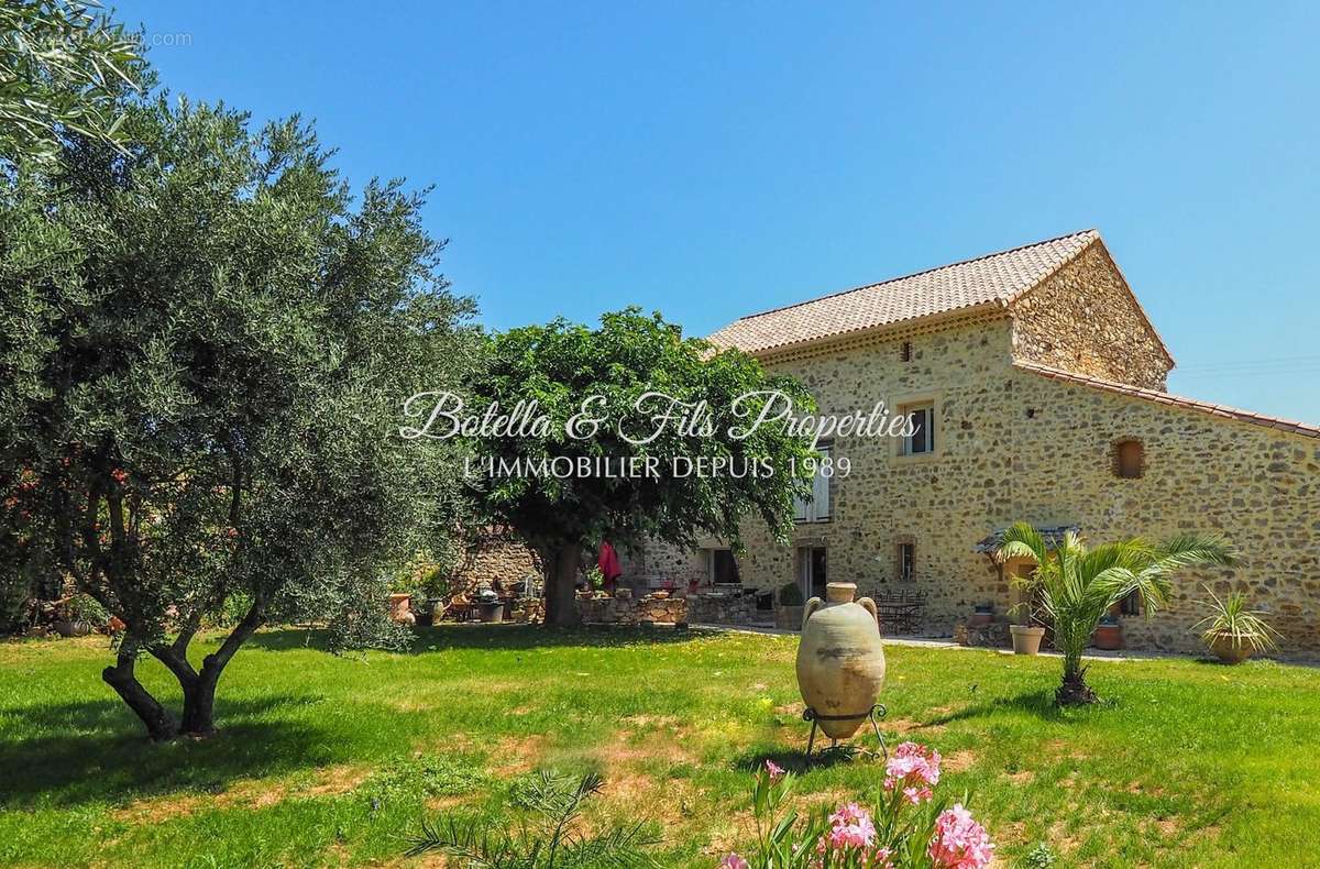 Maison à LAUDUN-L&#039;ARDOISE