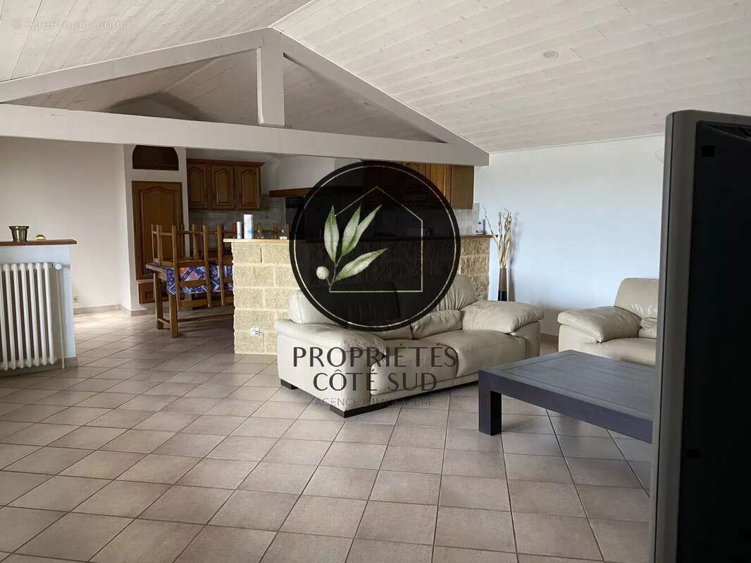 Appartement à LAUDUN-L&#039;ARDOISE