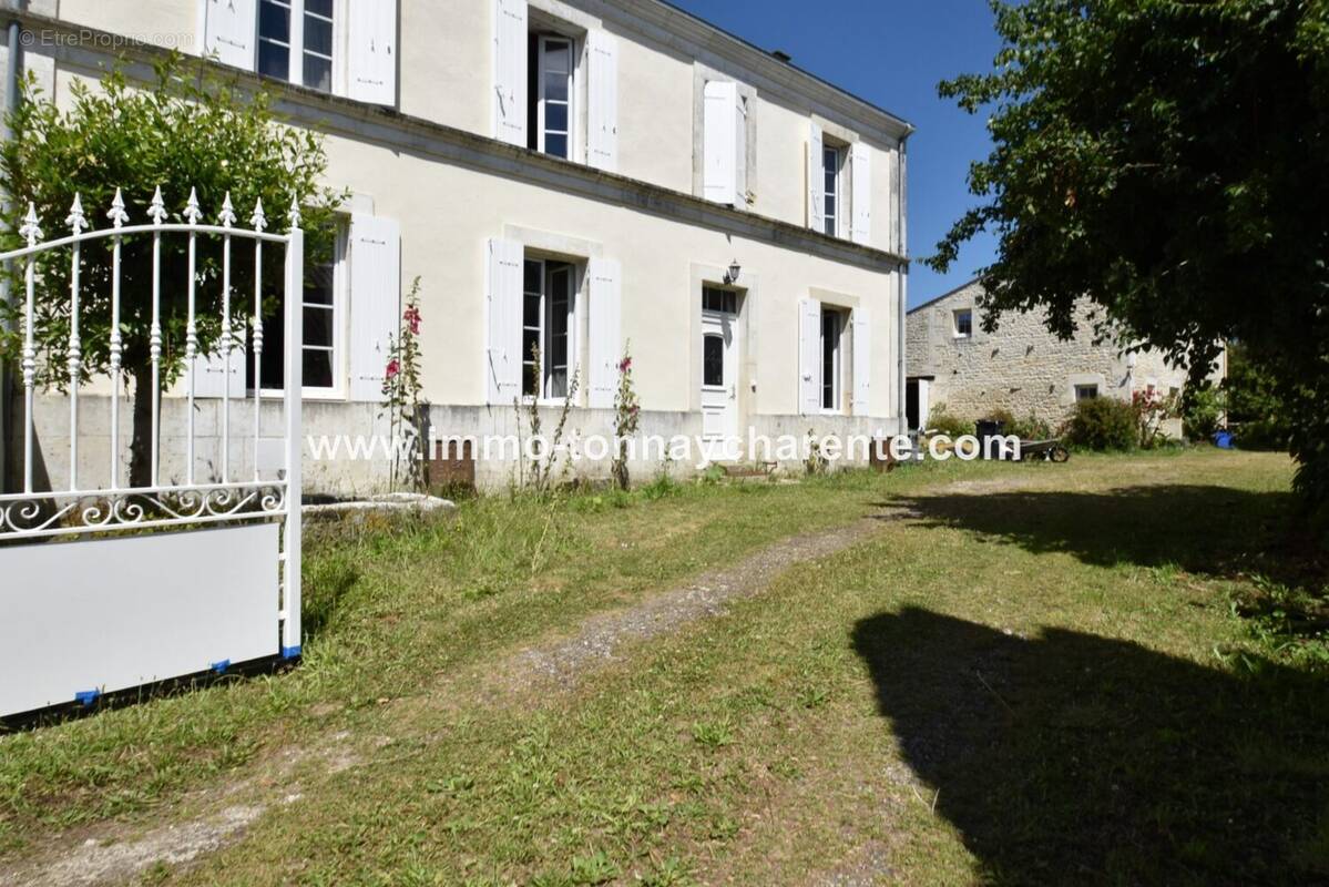 Maison à TONNAY-CHARENTE