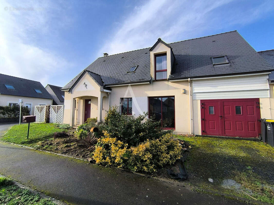 Maison à FENEU