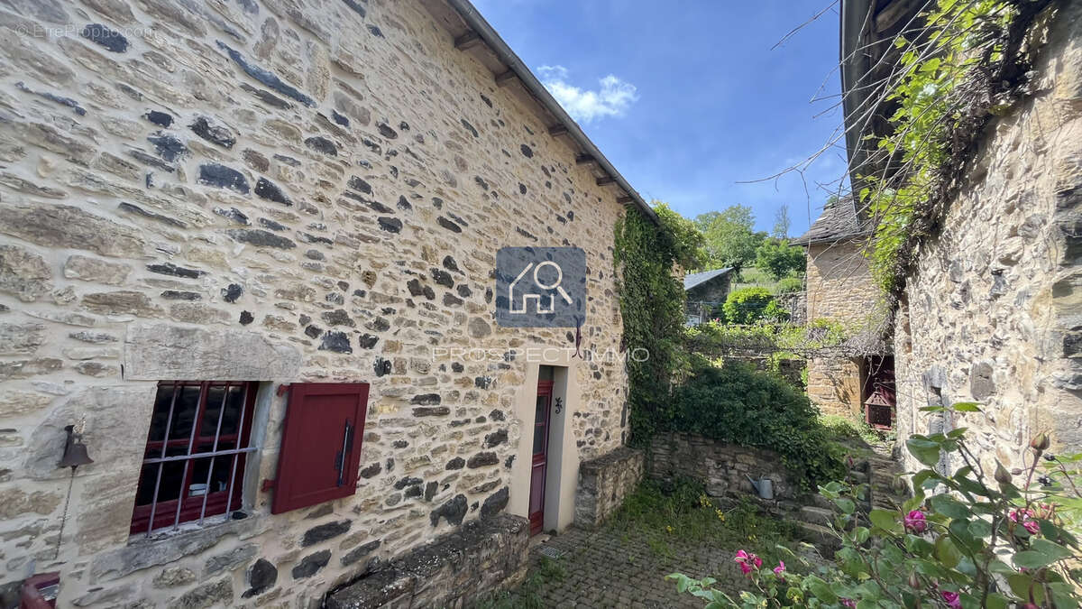 Maison à PRADES-D&#039;AUBRAC