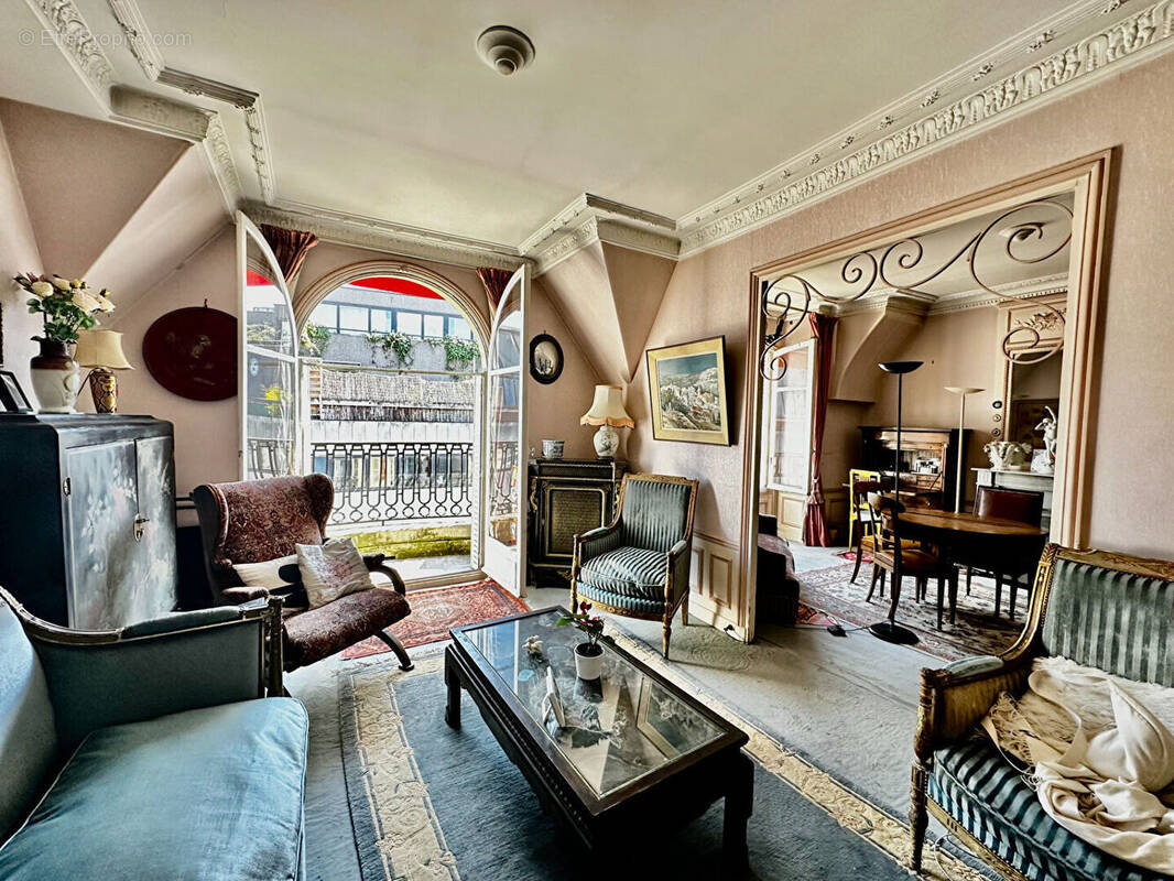 Appartement à PARIS-15E