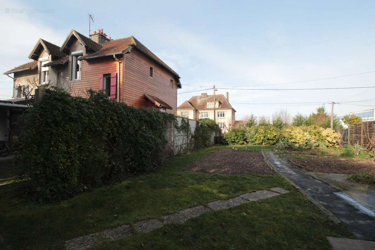 Maison à CHOISY-AU-BAC