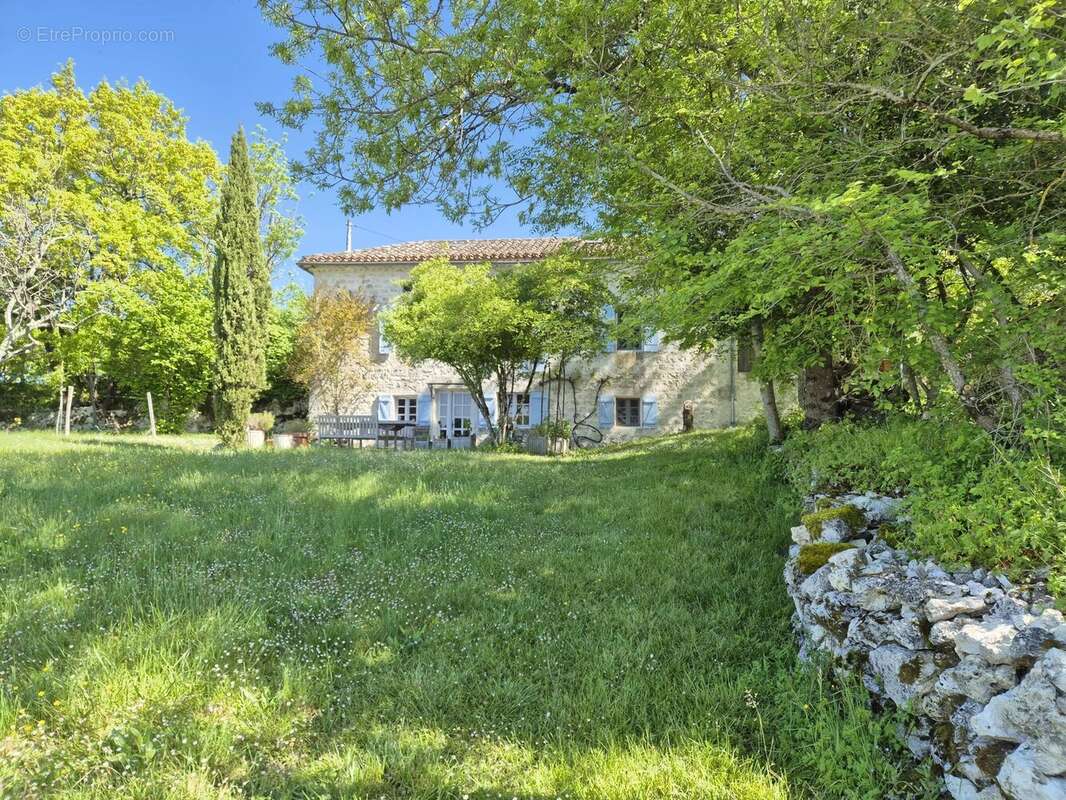 Maison à MONTAIGU-DE-QUERCY