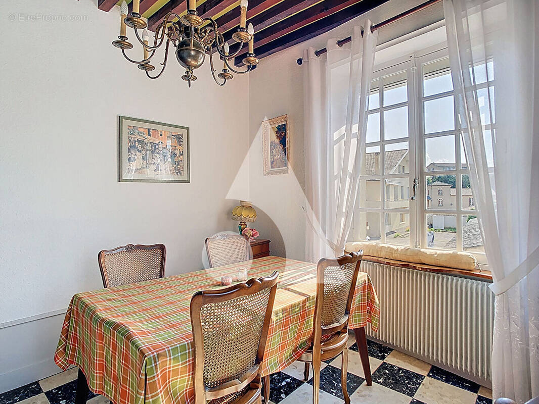 Maison à SAINT-SYMPHORIEN-SUR-COISE