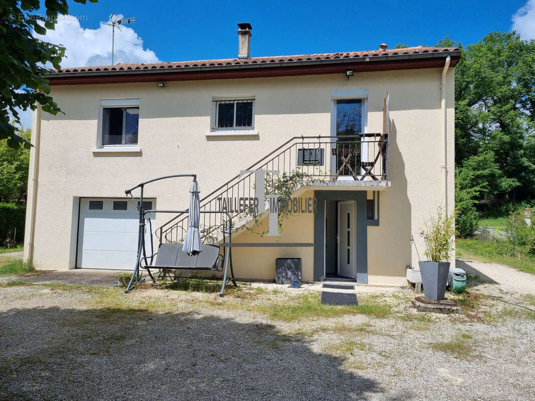 Maison à NEUVIC