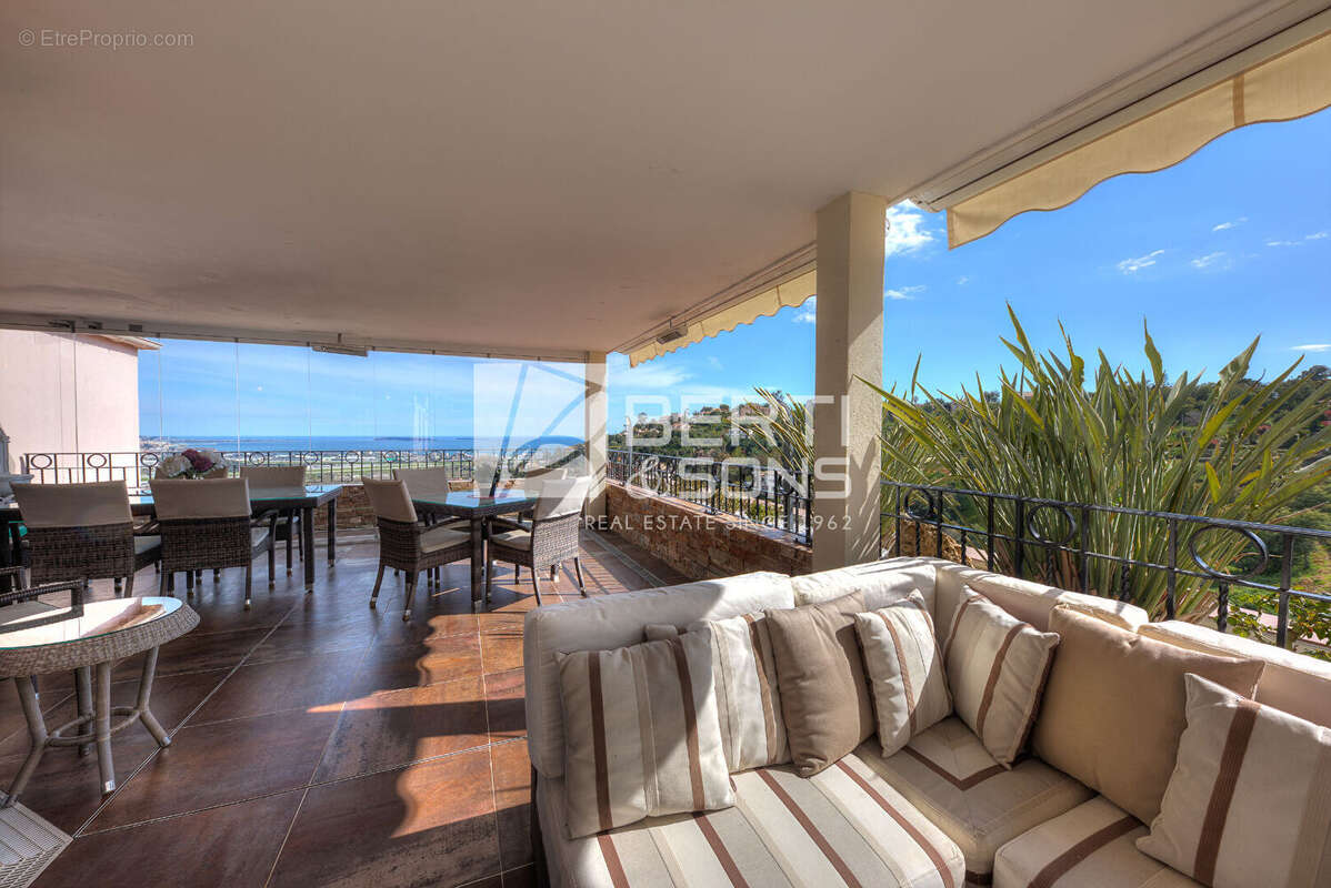 Appartement à MANDELIEU-LA-NAPOULE