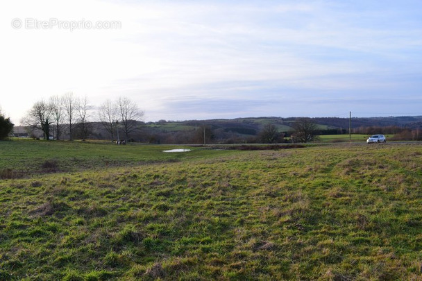 Terrain à JUMILHAC-LE-GRAND