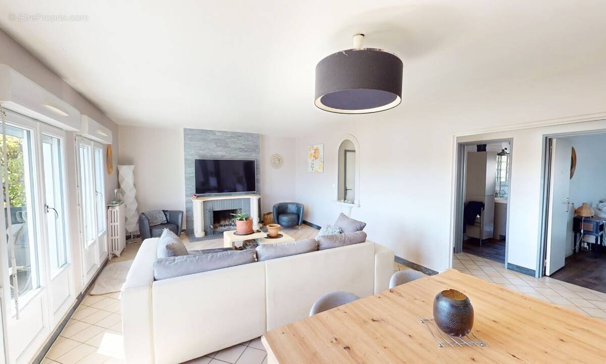 Appartement à SAINT-JEAN-DE-LA-RUELLE