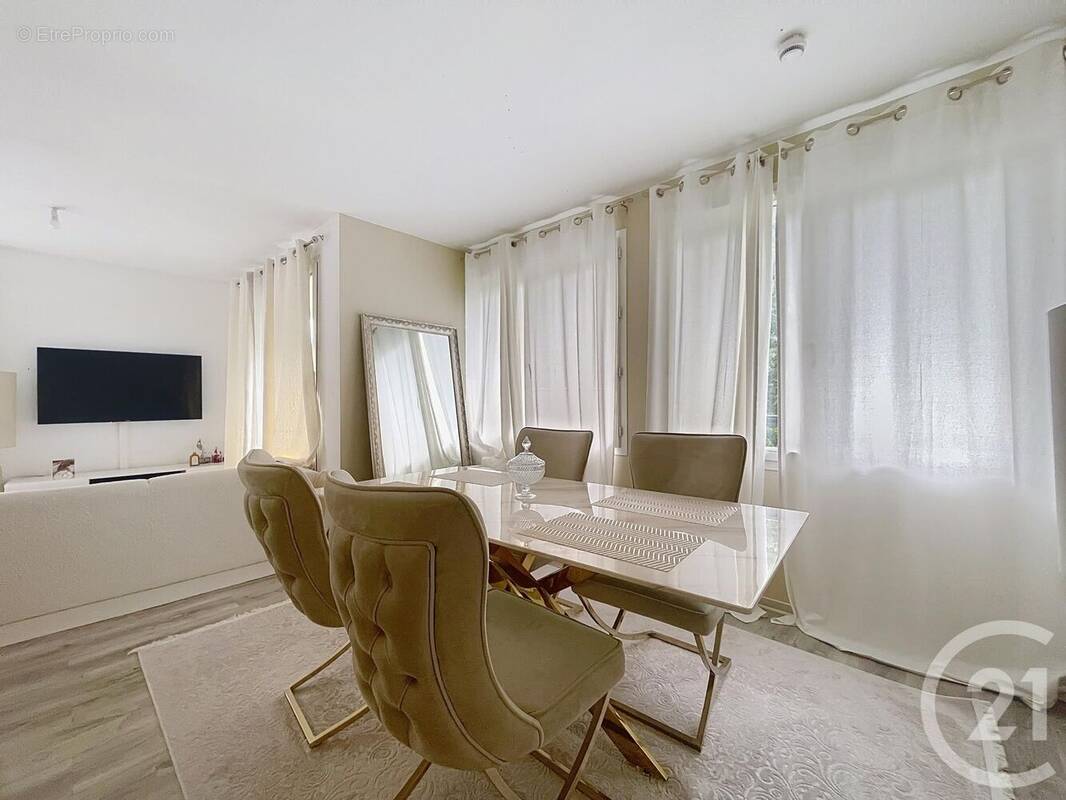 Appartement à MOISSY-CRAMAYEL
