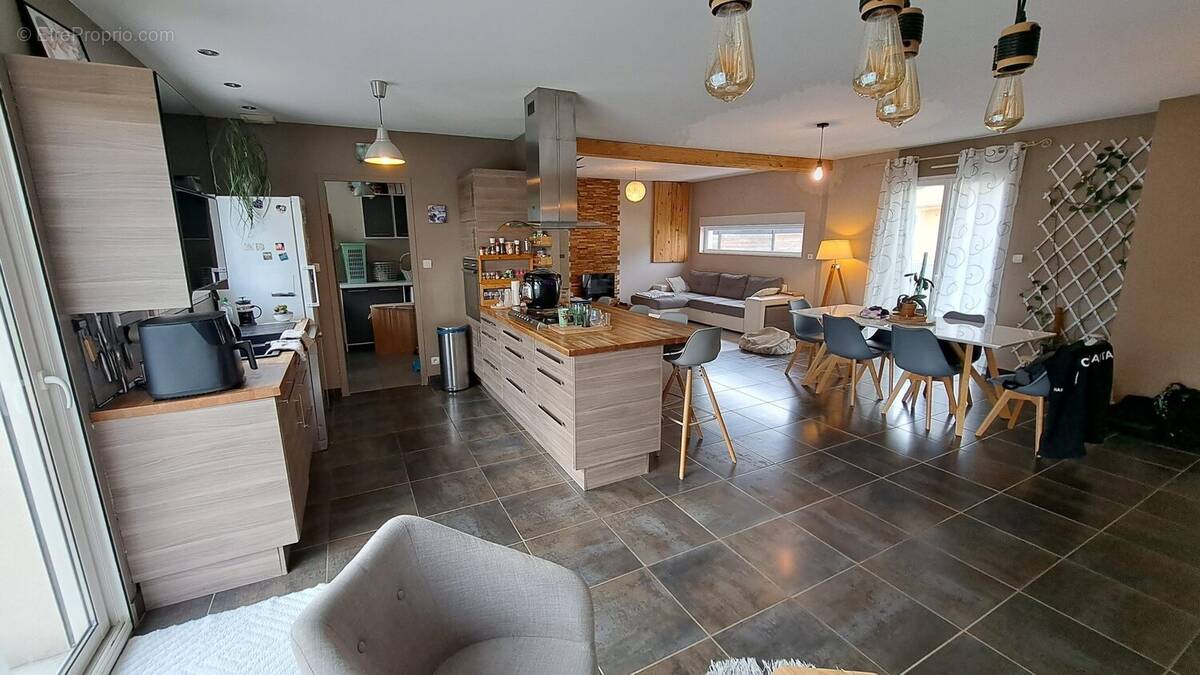 cuisine américaine ouverte sur sejour - Maison à JAUNAY-CLAN