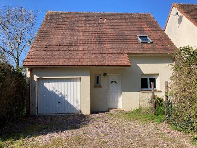 Maison à PETIVILLE