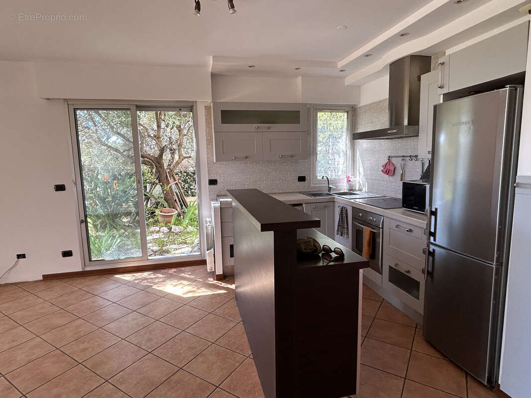 Appartement à SAINT-LAURENT-DU-VAR