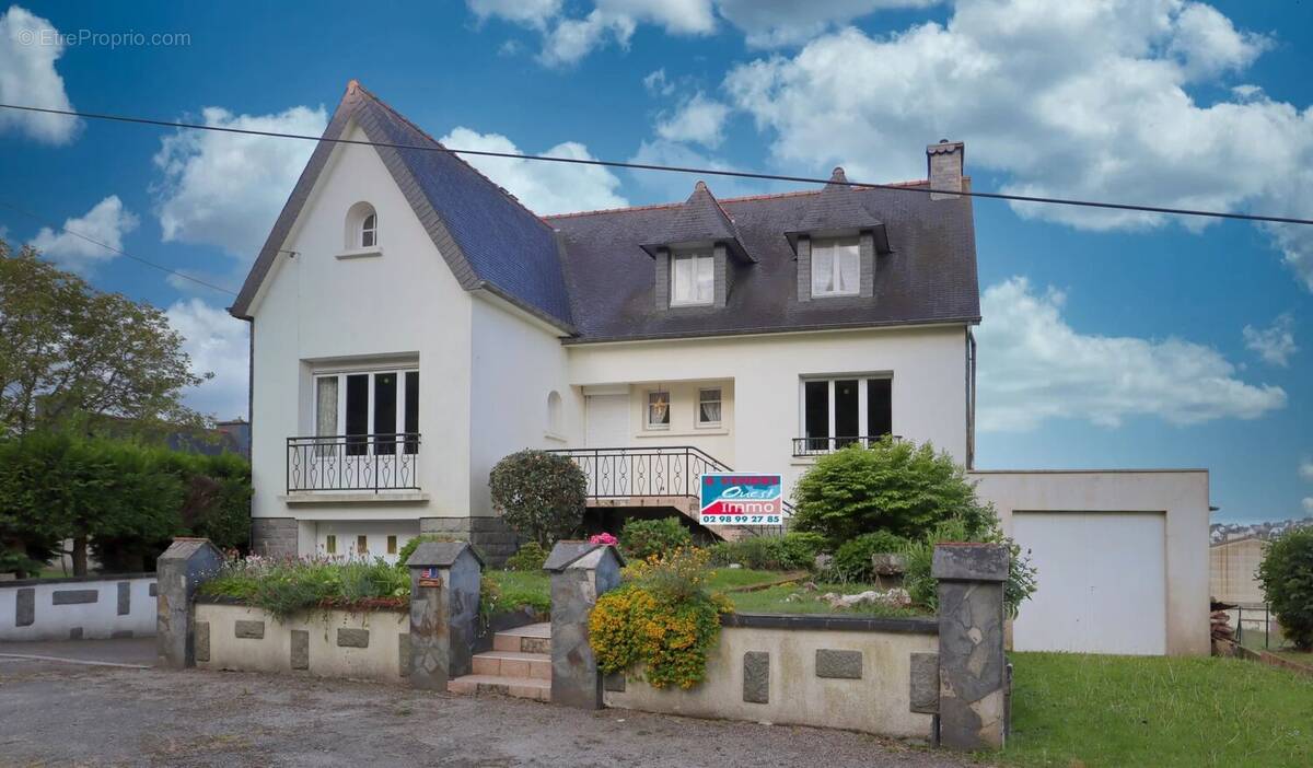 Maison à CARHAIX-PLOUGUER