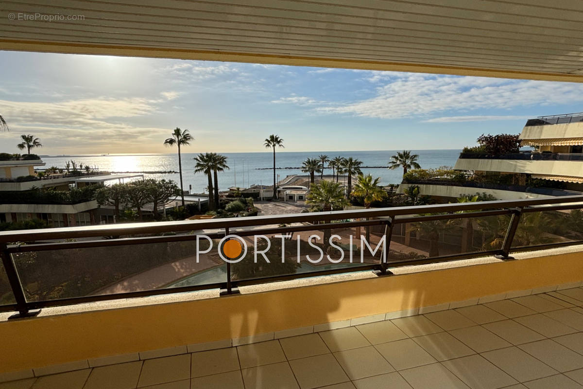 Appartement à SAINT-LAURENT-DU-VAR