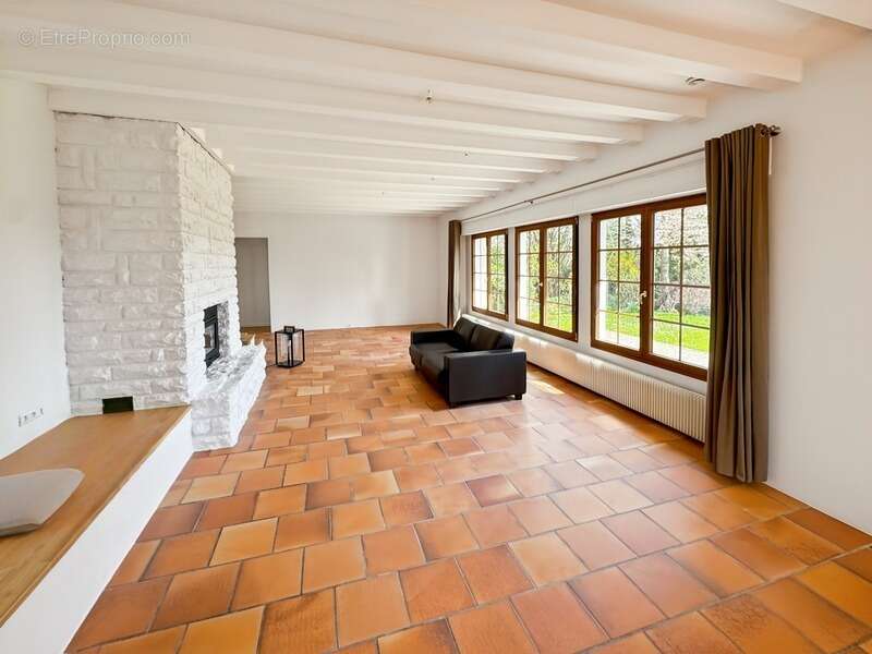 Maison à PREVESSIN-MOENS
