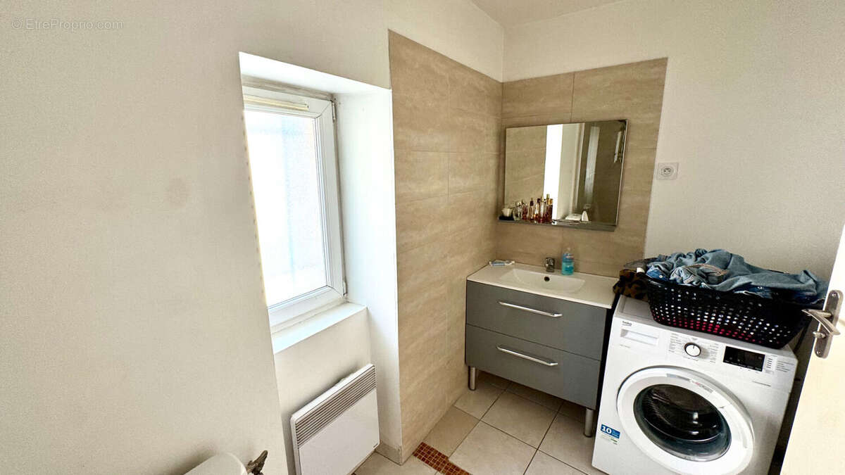 Appartement à ENTRAIGUES-SUR-LA-SORGUE