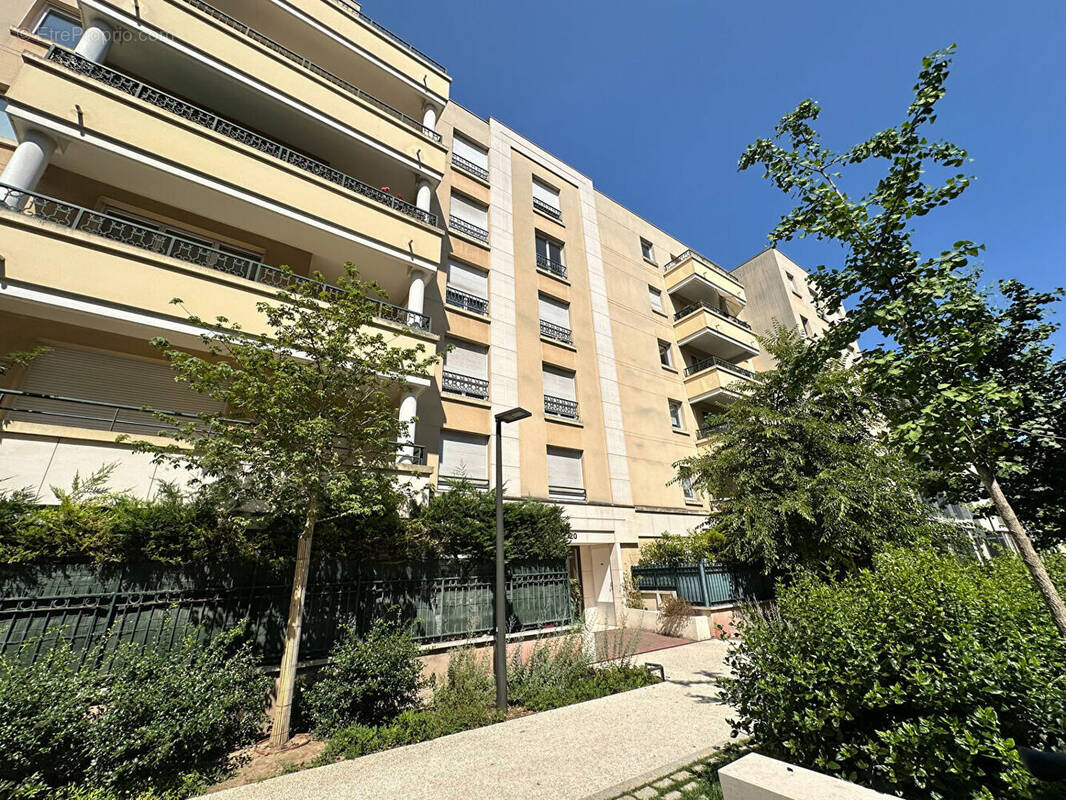 Appartement à MONTROUGE