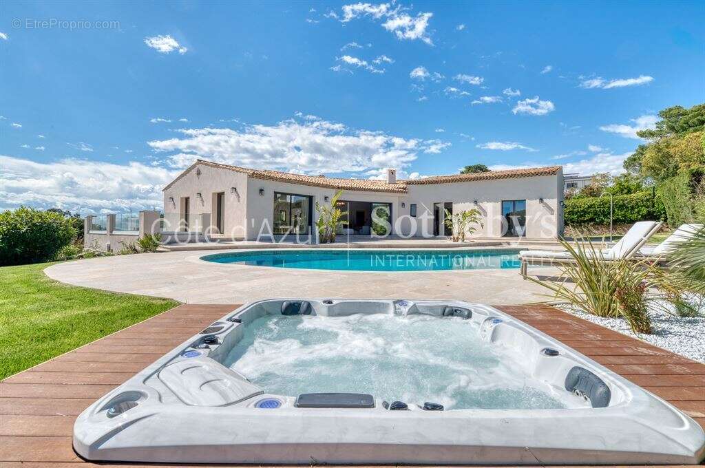 Maison à VALLAURIS