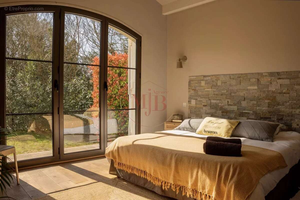 Maison à MAS-BLANC-DES-ALPILLES