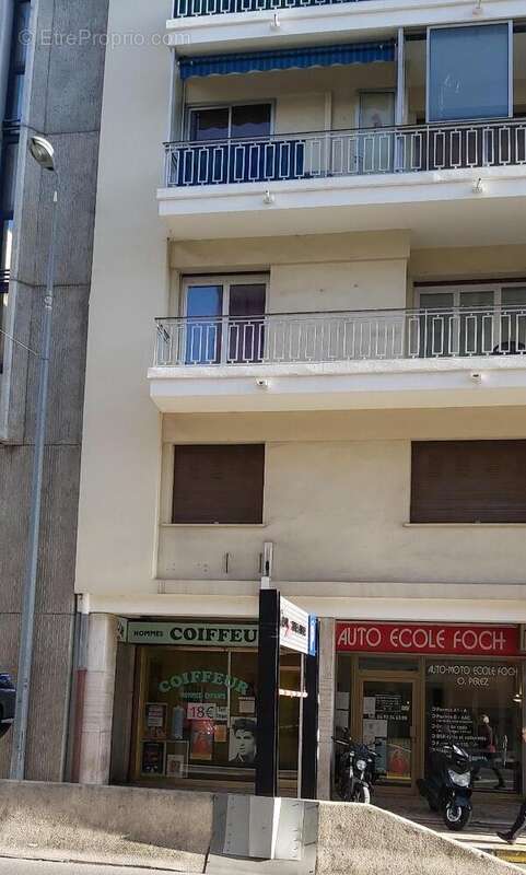   - Commerce à ANTIBES
