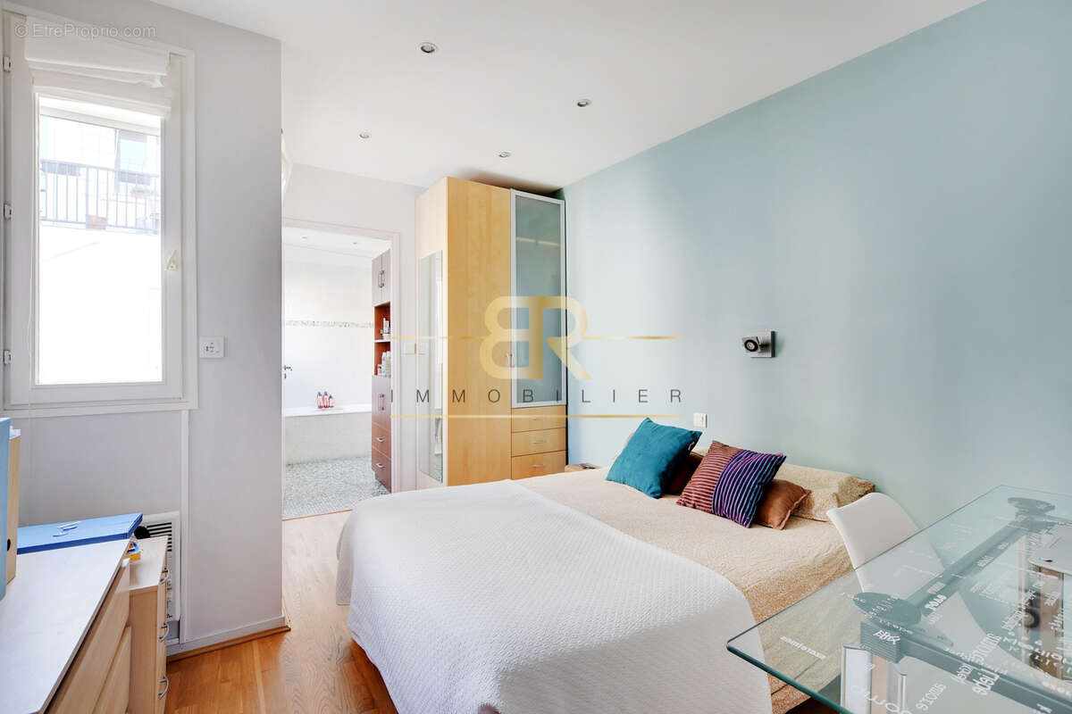 Appartement à PARIS-1E
