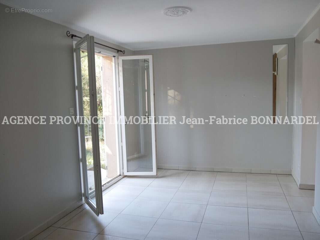 Appartement à SUZE-LA-ROUSSE