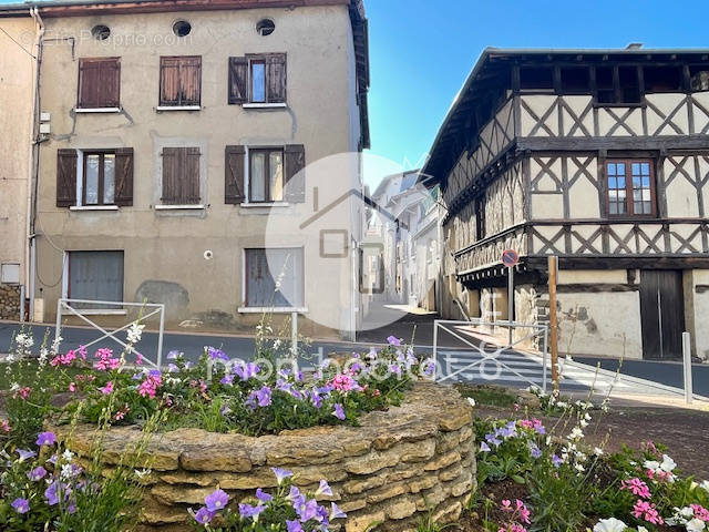 Maison à AMPLEPUIS