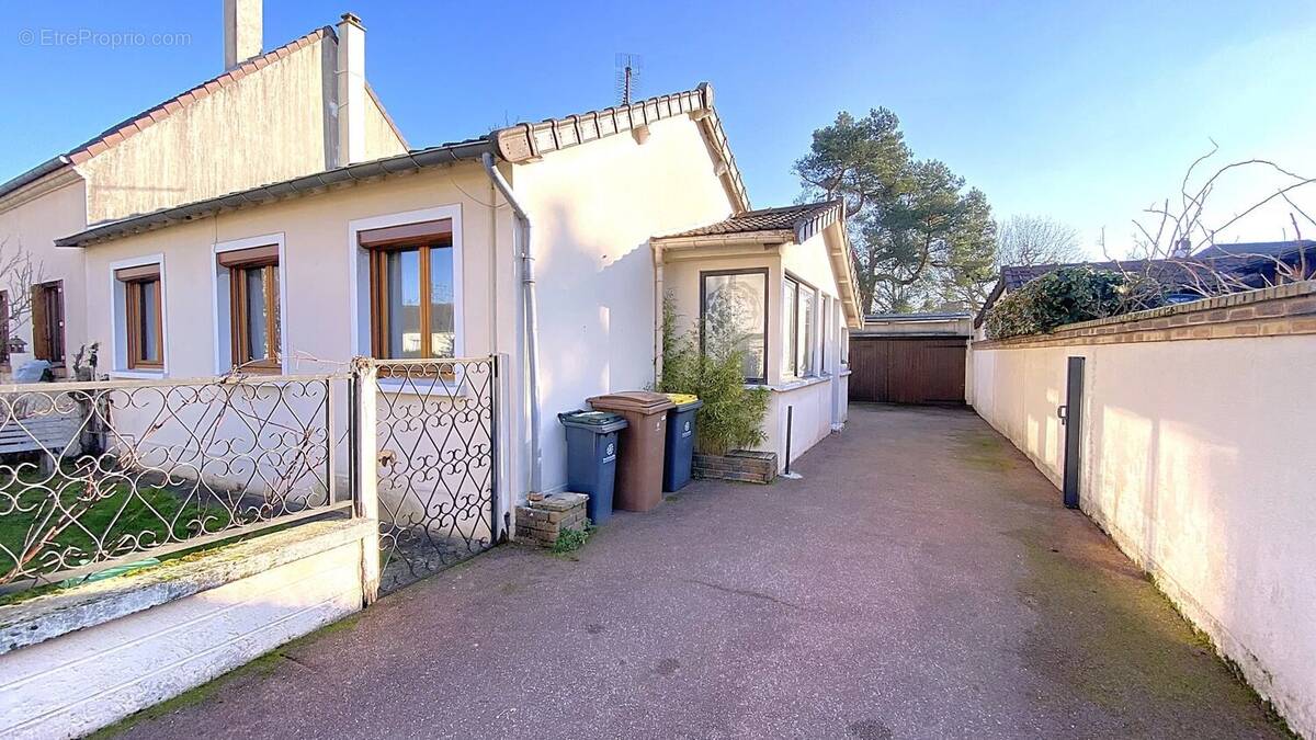 Maison à SAINT-CYR-L&#039;ECOLE