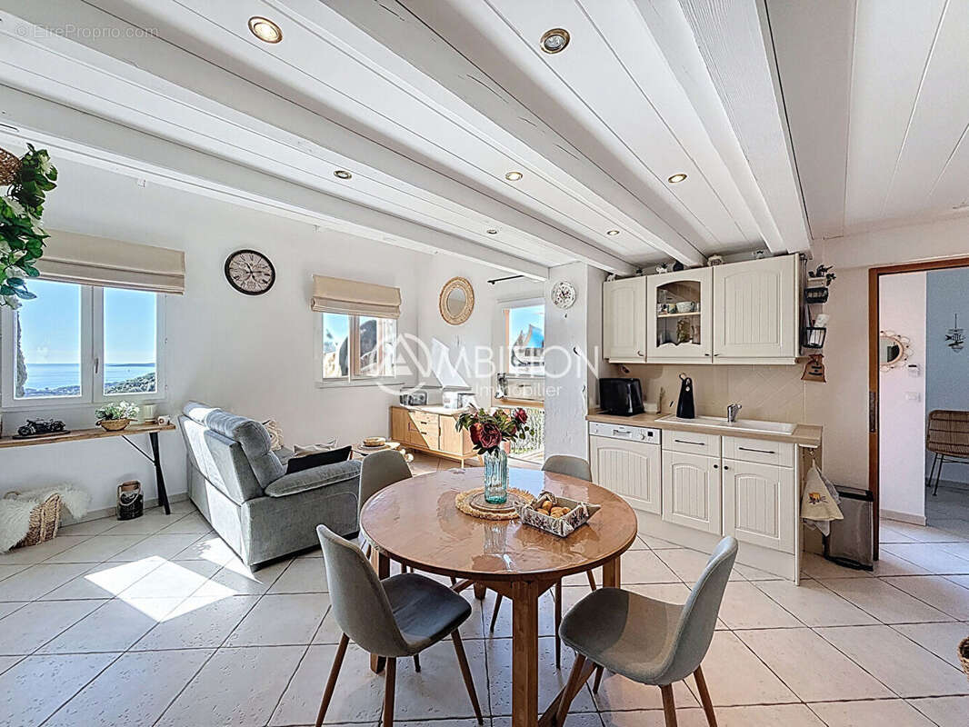 Appartement à ROQUEBRUNE-SUR-ARGENS