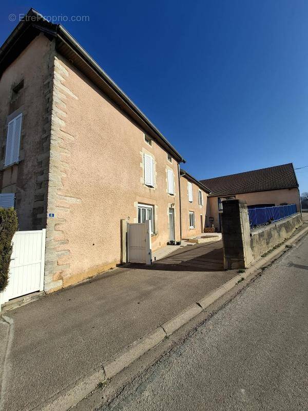 Maison à VAUCONCOURT-NERVEZAIN