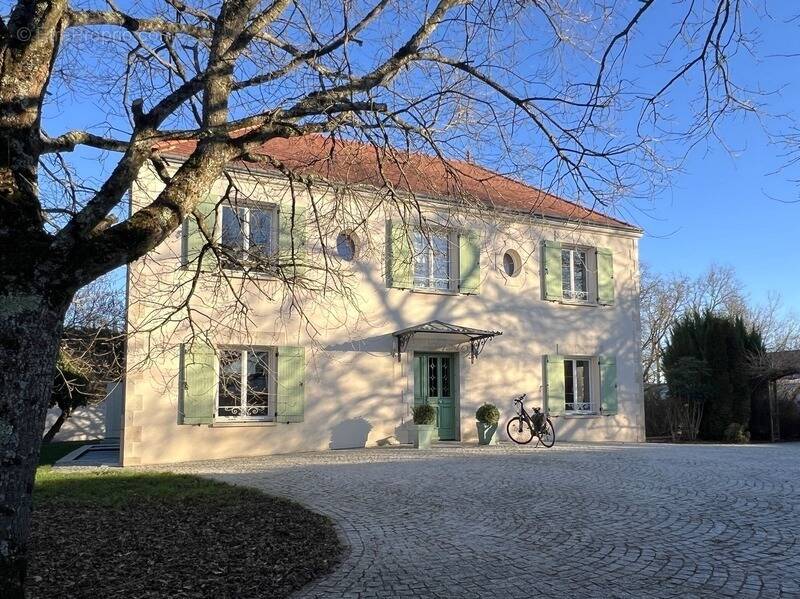 Maison à SAINT-JEAN-DE-BRAYE