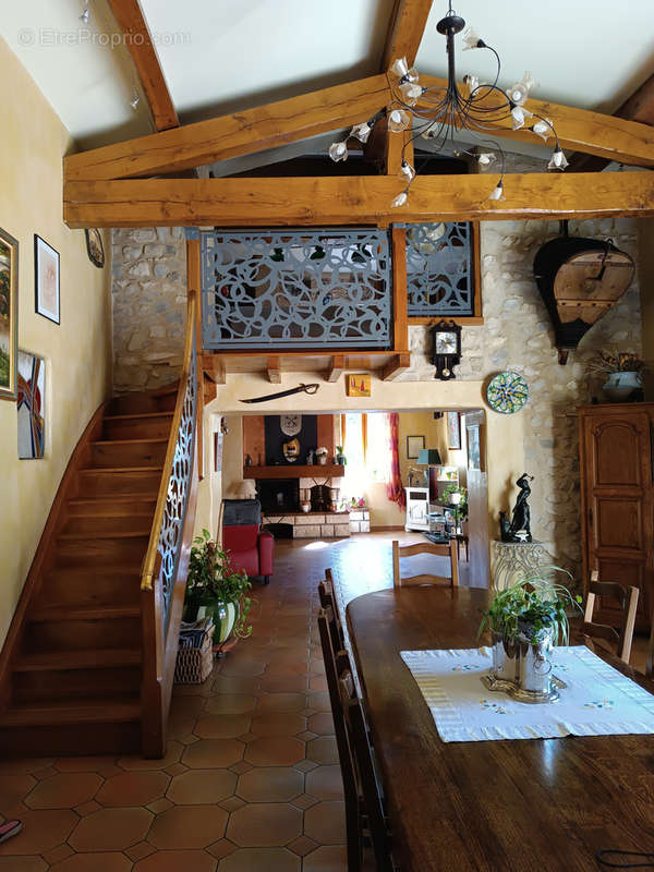 Maison à MIRMANDE