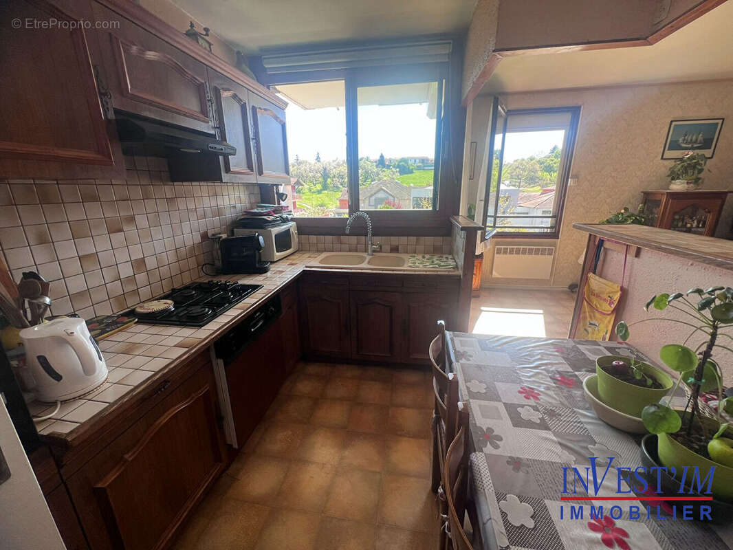 Appartement à SAINT-GENIS-LAVAL
