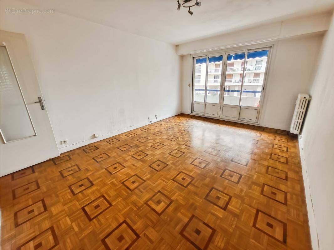 Appartement à MARSEILLE-4E